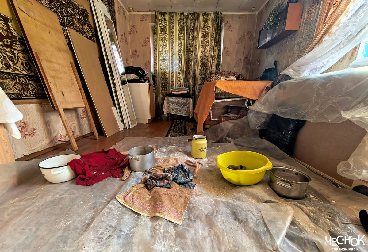 Средь ведер и кастрюль. В Гусь-Хрустальном районе текут крыши и слезы жителей