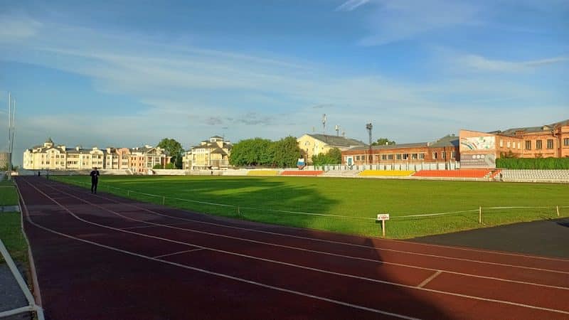 На стадионе «Лыбедь» обновят дорожку для атлетов
