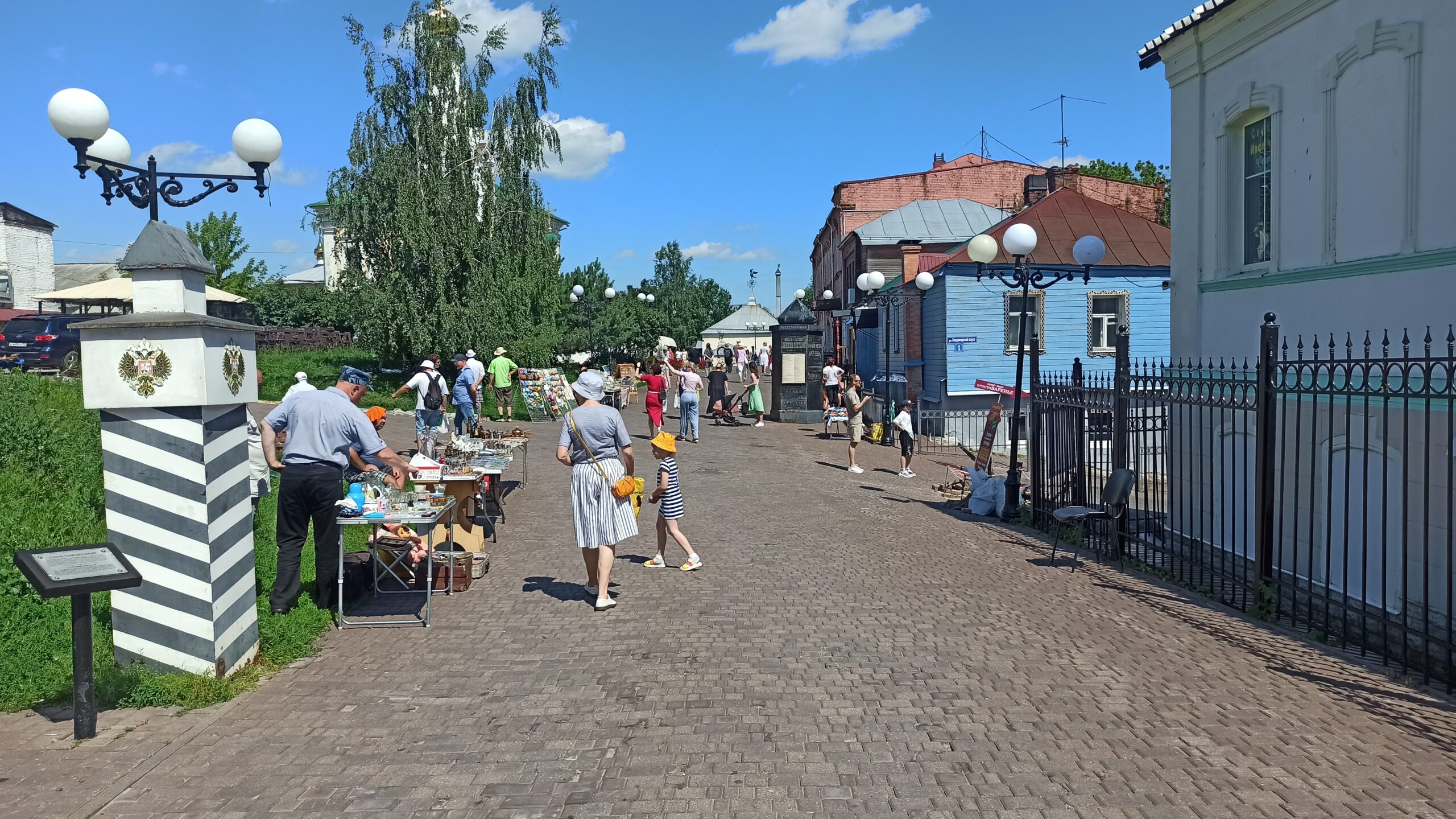 Мэрия не может побороть базар на пешеходке