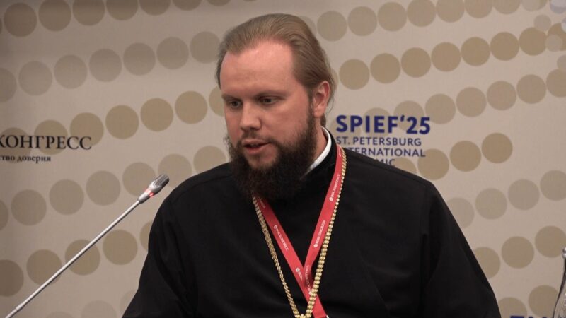 Митрополит Никандр предложил печатать на тетрадках традиционные ценности