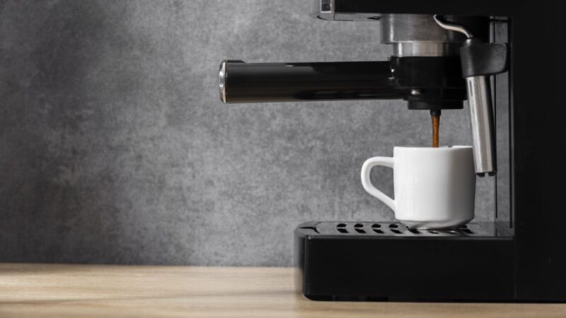 Сколько владимирцам обходится чашка утреннего кофе для чиновников?