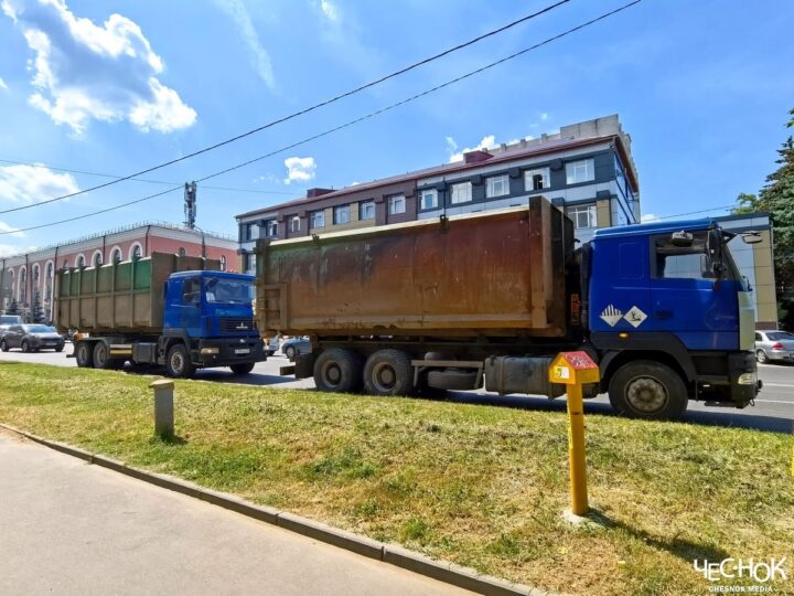 Во Владимире около минприроды прошла забастовка мусоровозов