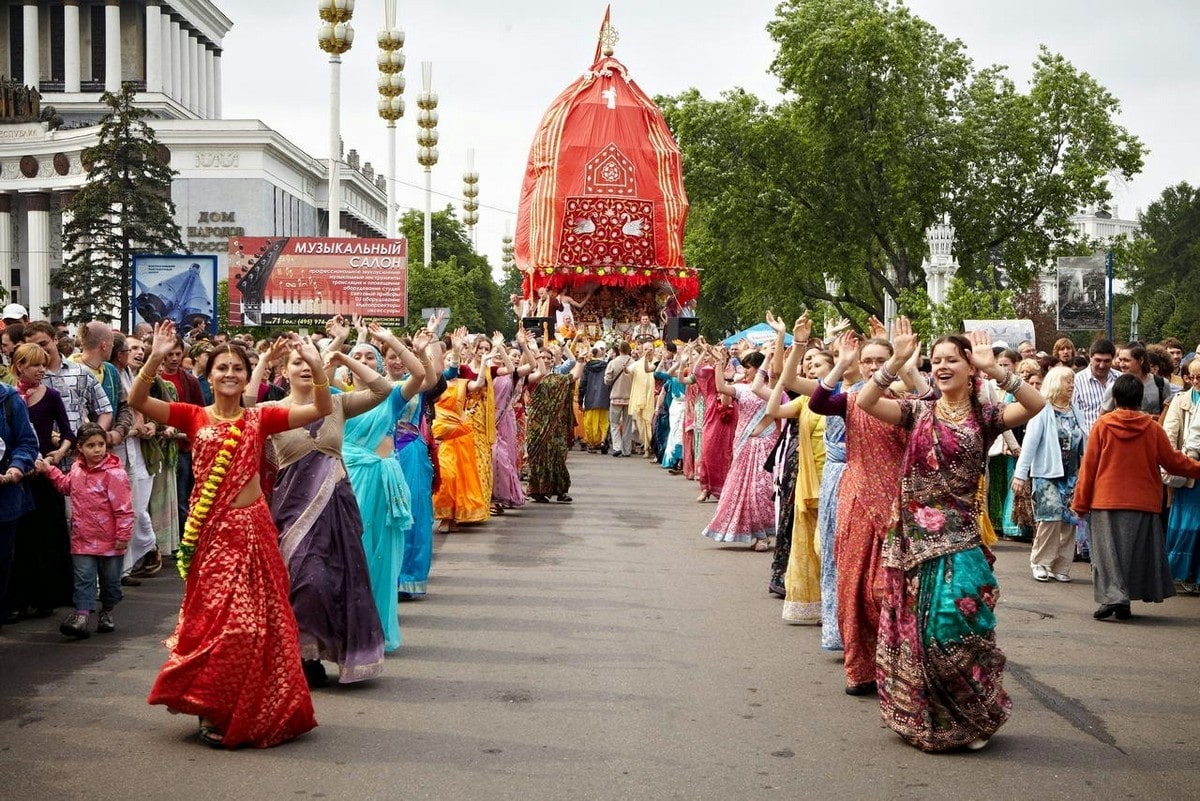 Мэрия запретила индуистам петь мантру у памятника Левитану