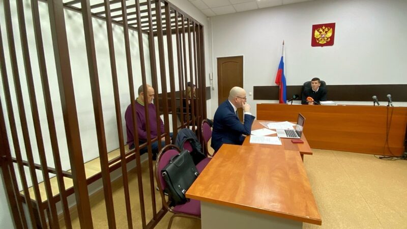 Свидетеля обвинения по делу Янина увезли из суда на скорой