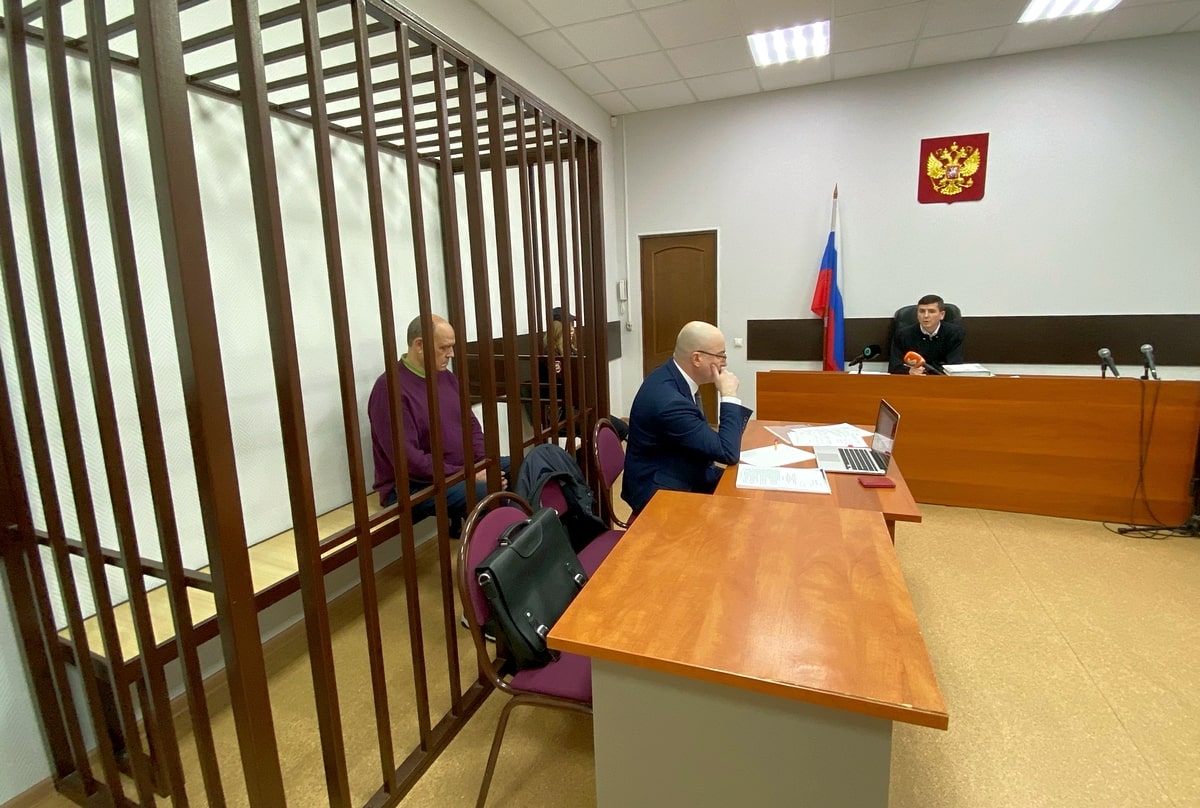 Свидетеля обвинения по делу Янина увезли из суда на скорой