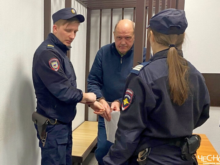 Валерий Янин считает, что ему подкинули конверт с деньгами