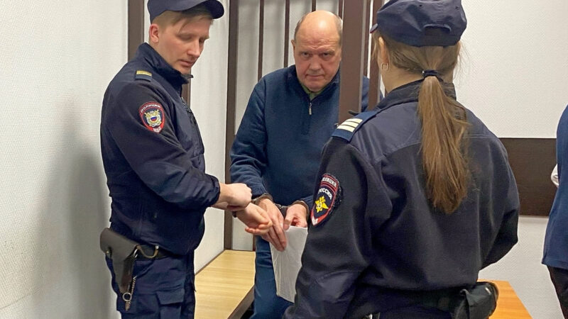 Валерий Янин считает, что ему подкинули конверт с деньгами