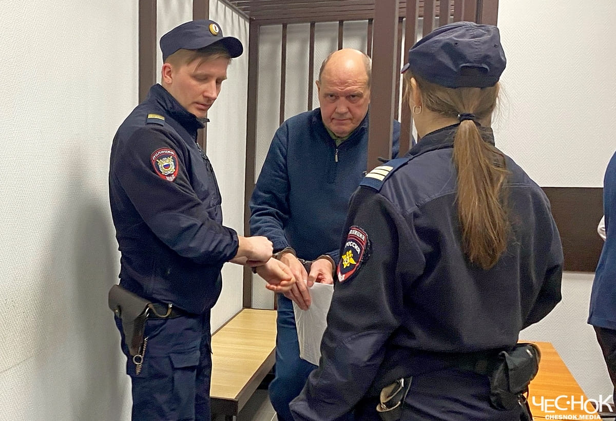 Валерий Янин считает, что ему подкинули конверт с деньгами