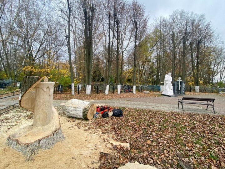 На мемориале в Юрьев-Польском появилась свеча из дерева