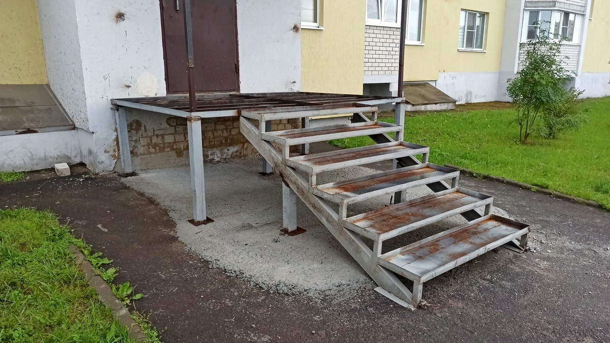 В Юрьевце после репортажа «Чеснока» отремонтировали аварийную лестницу