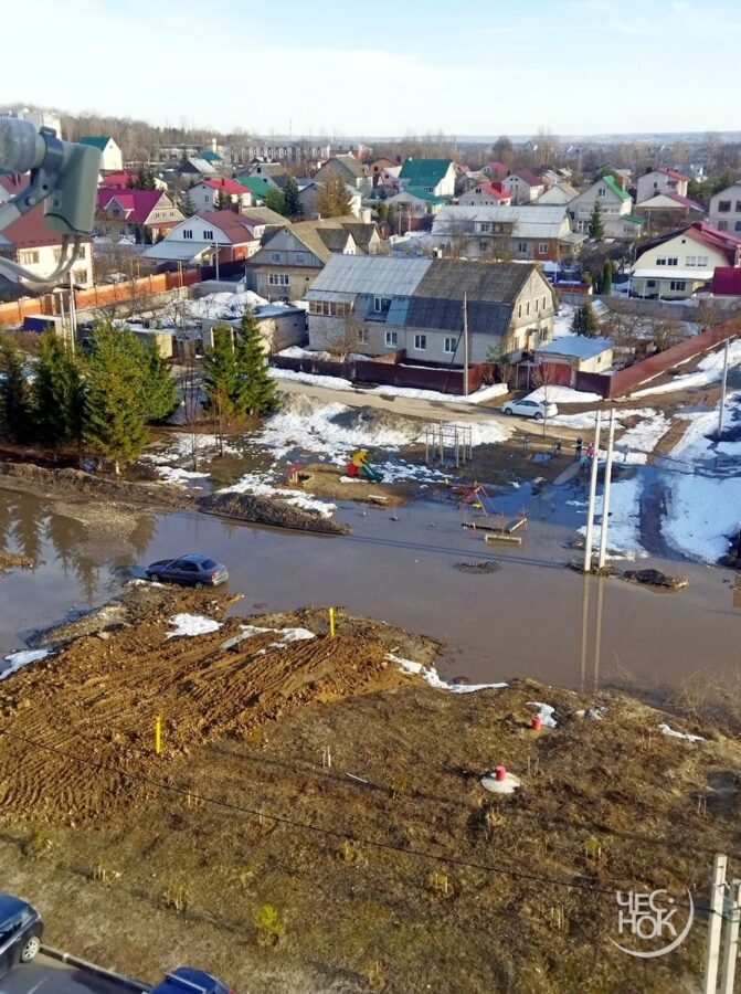 Юрьевец улица Славная затопило дорогу 2-min