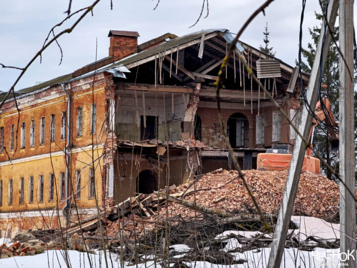Застройщик военного городка сносит Екатерининские казармы XIX века