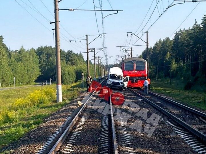 В Киржачском районе поезд сбил «Газель» на переезде