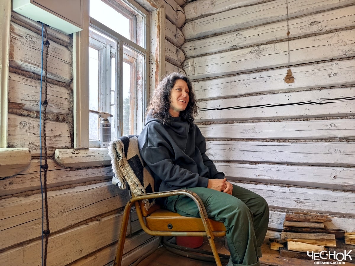 «Я тут Баба-Яга, но современная». Как москвичка нашла себя в столетней избе и хочет научить этому других