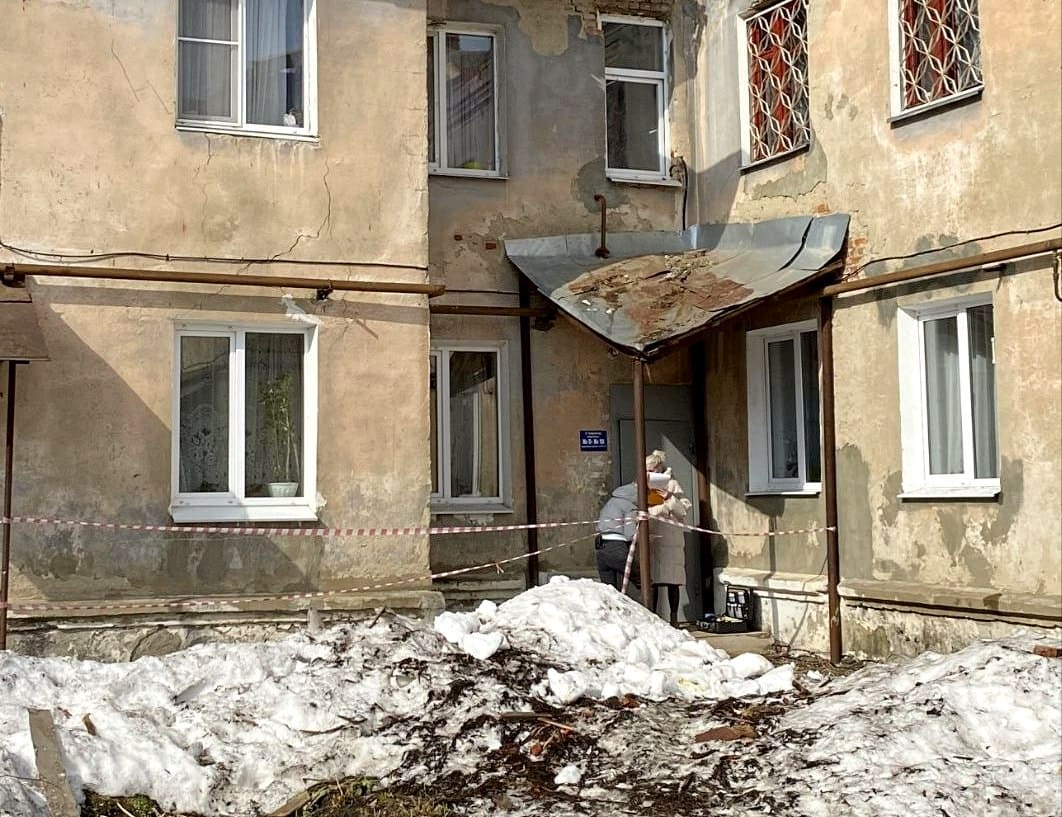 Во Владимирской области двоих детей травмировало снегом с крыш