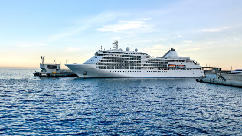 Владимирцы из-за войны застряли на круизном лайнере в Катаре