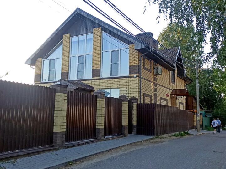 Кто проморгал коттедж Наумова за 15 млн рублей?