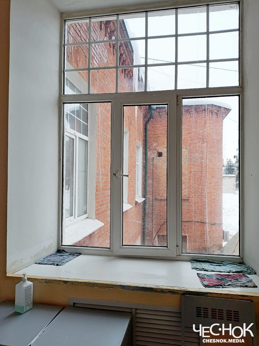 Красный крест течет крыша 3