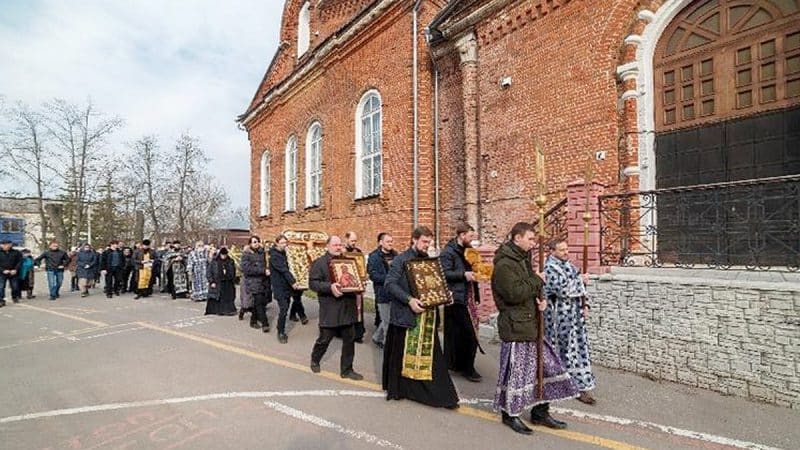 Владимирская епархия провела автомобильный крестный ход против коронавируса