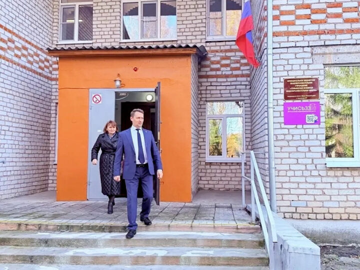 Куимов посетил закрытую школу в Семьинском