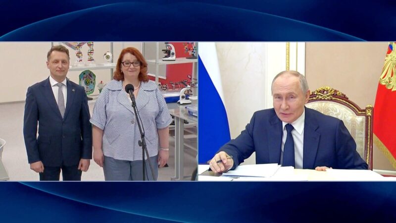 Путин по интернету оценил новую школу в Суздале