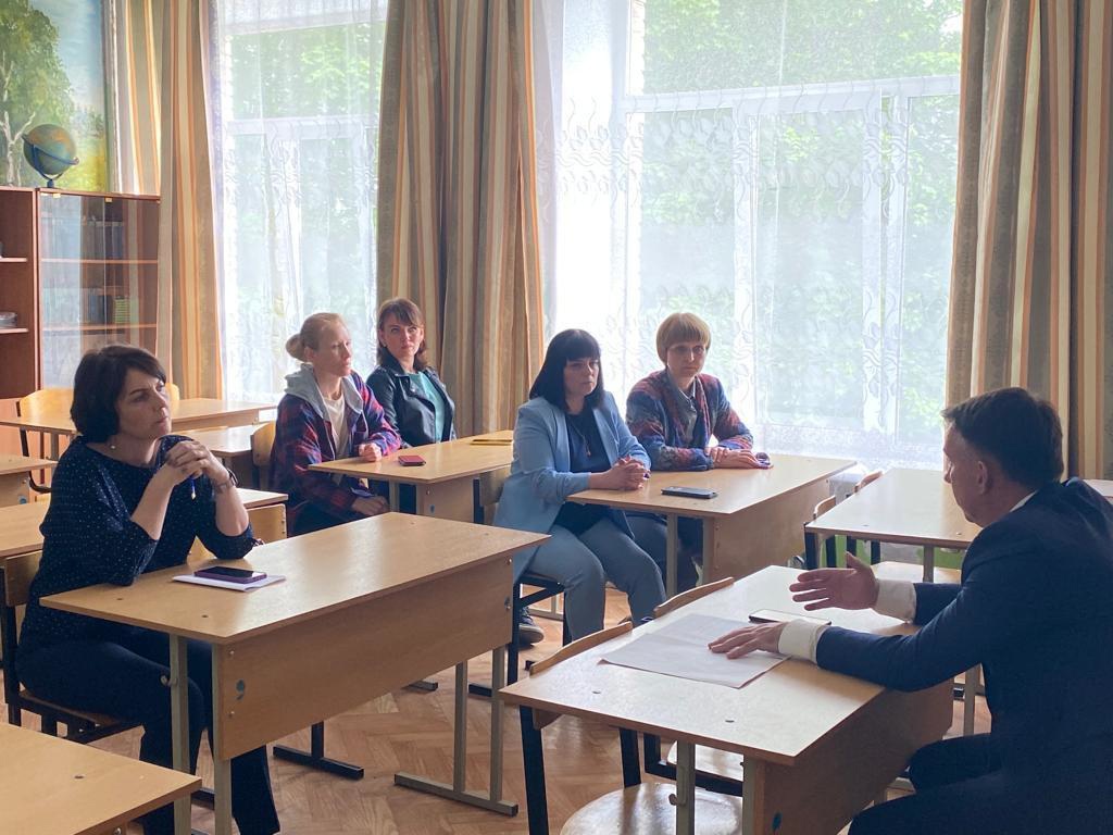 После нападения на школьницу власти Петушков предложили жителям выбрать другую школу