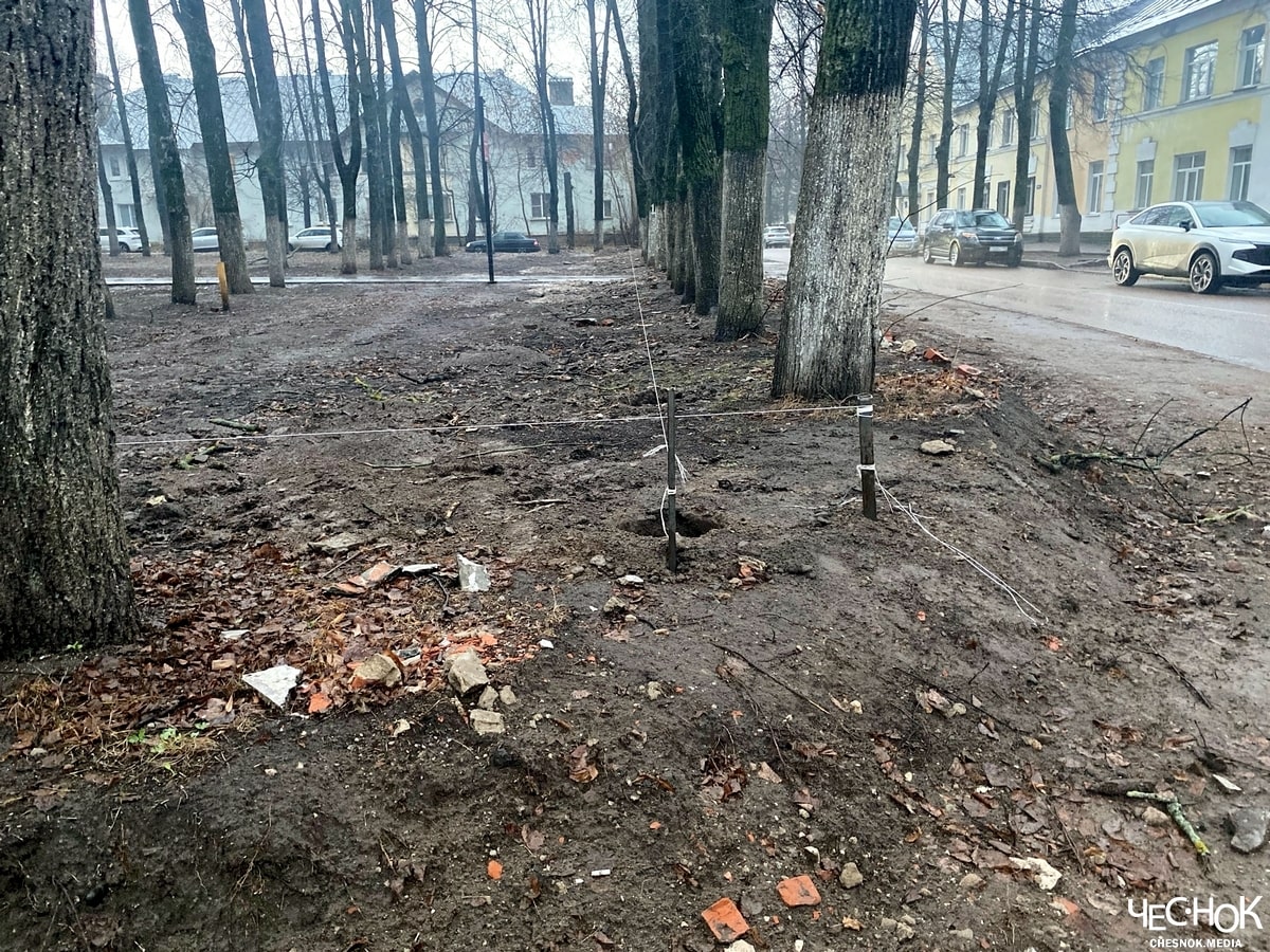 Курсантский сквер забор 6-min