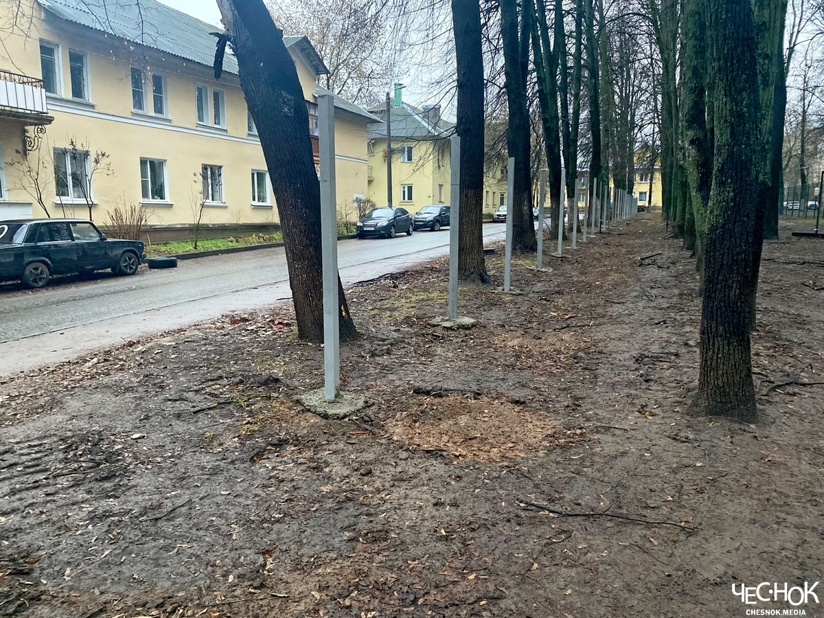 Курсантский сквер забор 6-min