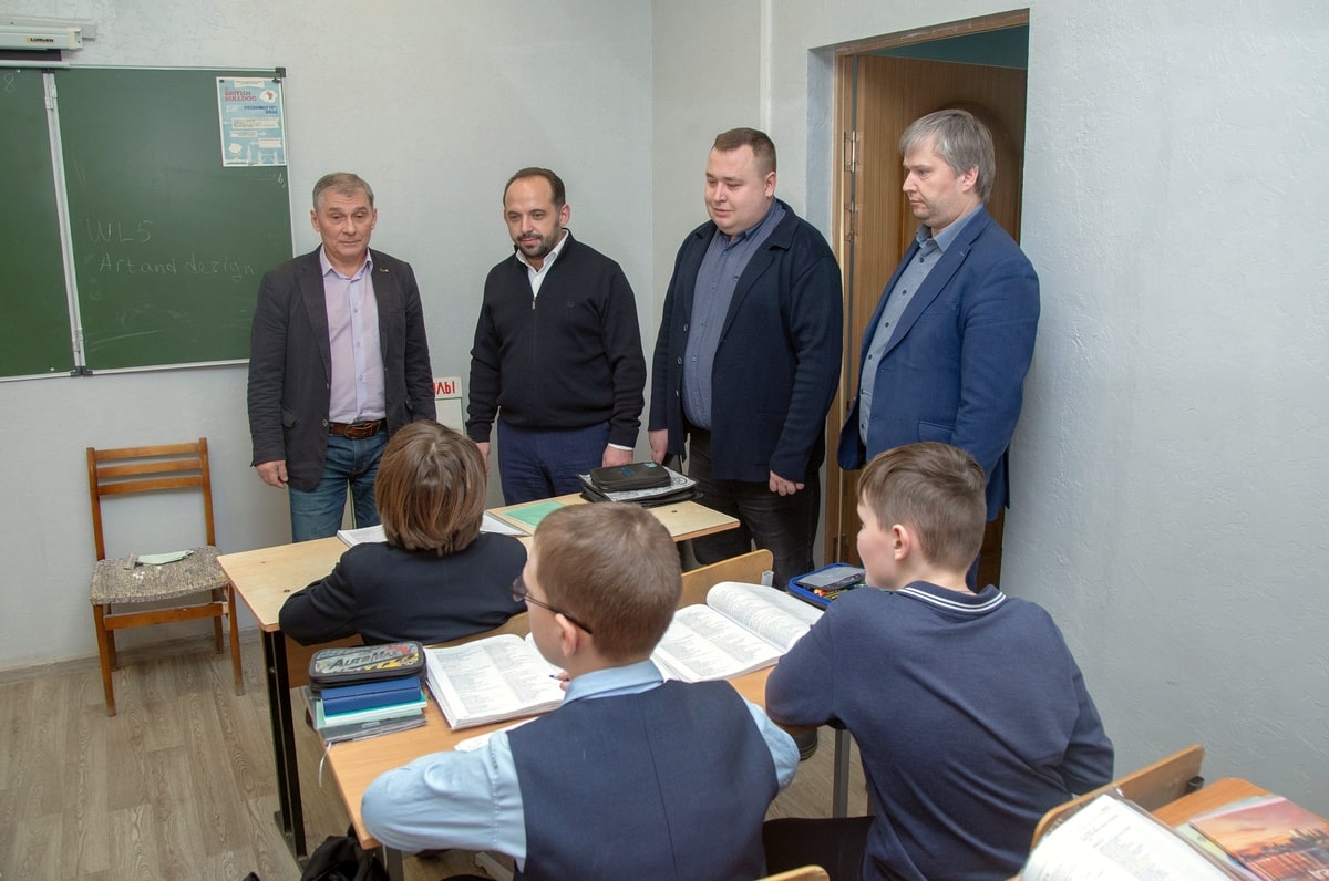Скандал вокруг низких зарплат учителей во Владимире и конкретно в школе №40 набирает обороты.