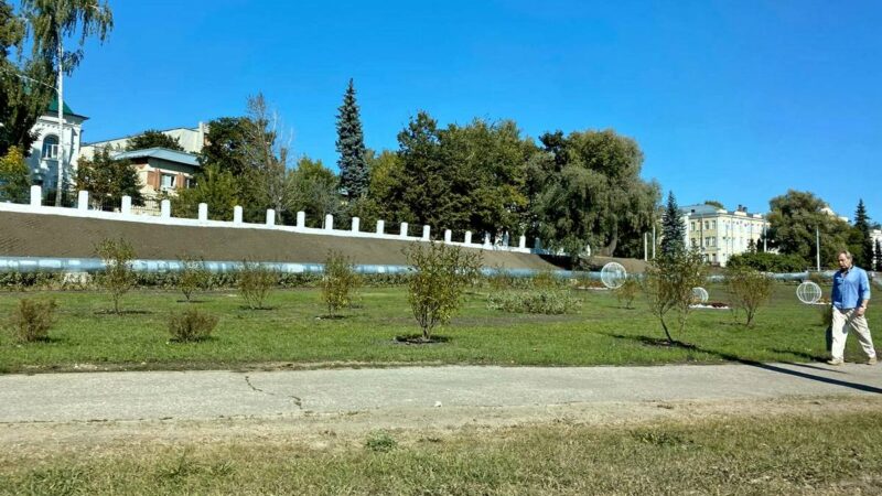 На Лыбедской магистрали смонтировали автополив тротуара