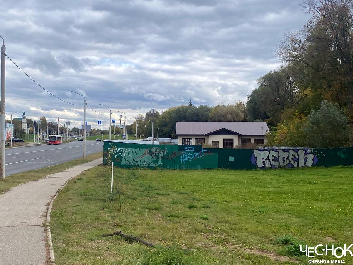 На Лыбедской магистрали продают недостроенный автосервис