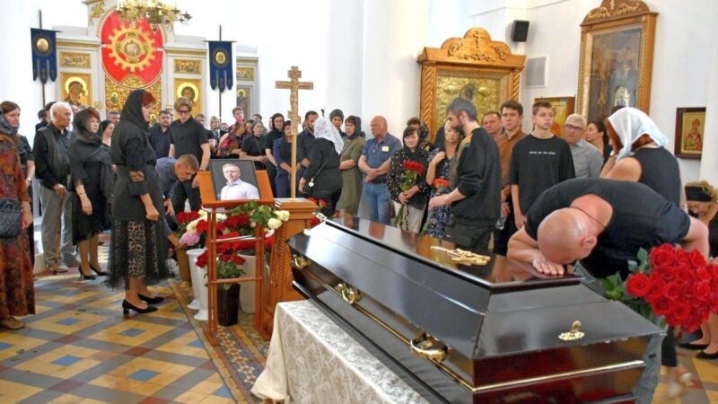 В Гусь-Хрустальном похоронили депутата ЗС Михаила Максюкова