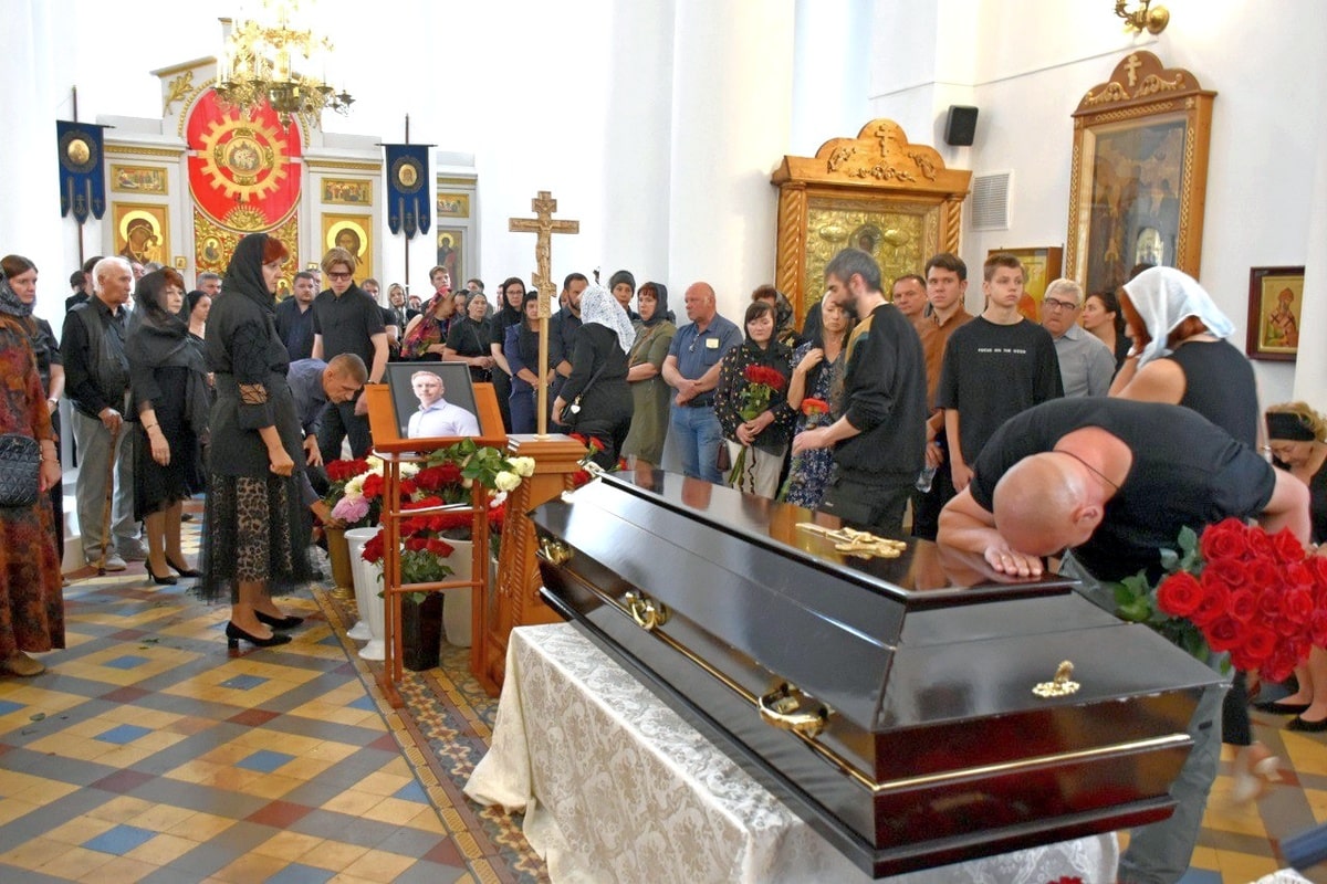 В Гусь-Хрустальном похоронили депутата ЗС Михаила Максюкова