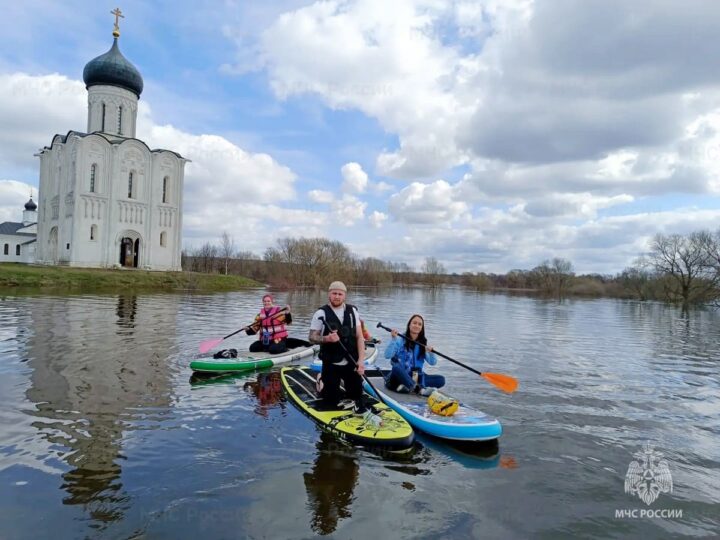 Разлив у храма Покрова на Нерли привлек сапы и МЧС