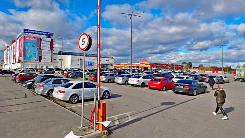 «Мегаторг» отказался от платной парковки 2500 рублей в час