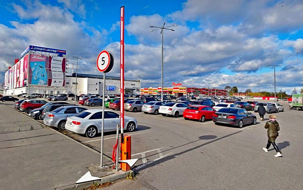 «Мегаторг» отказался от платной парковки 2500 рублей в час