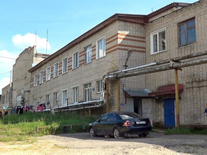 В Меленках жители аварийного дома ждут расселения до 2035 года