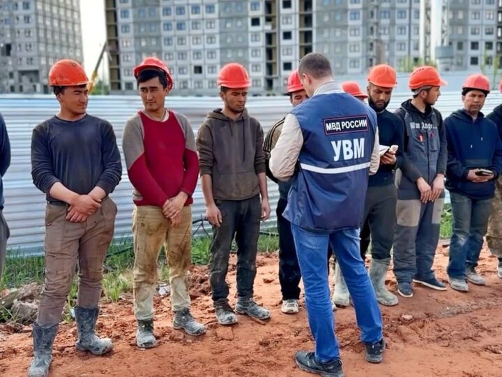 На стройке военного городка и гостиницы «Хилтон» нашли нелегалов
