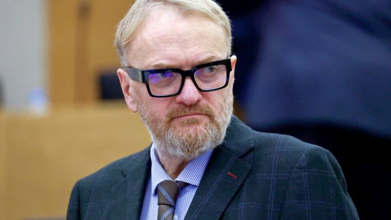 Виталий Милонов осудил владимирского депутата за слова о «родах в поле»