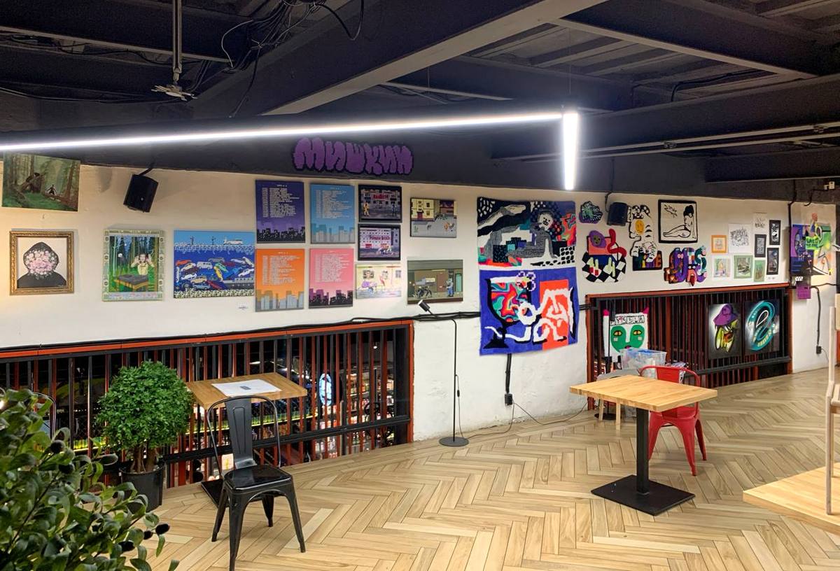 На пожаре в гастромаркете пострадала выставка Мишкина