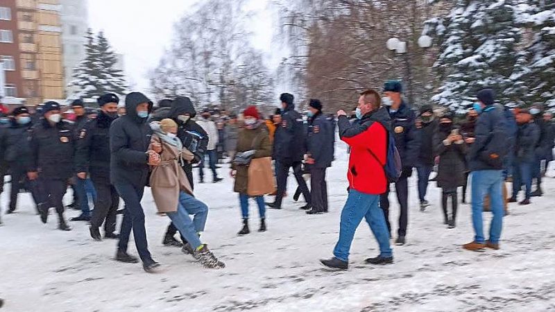 Во Владимире начались аресты организаторов и участников акции за Навального