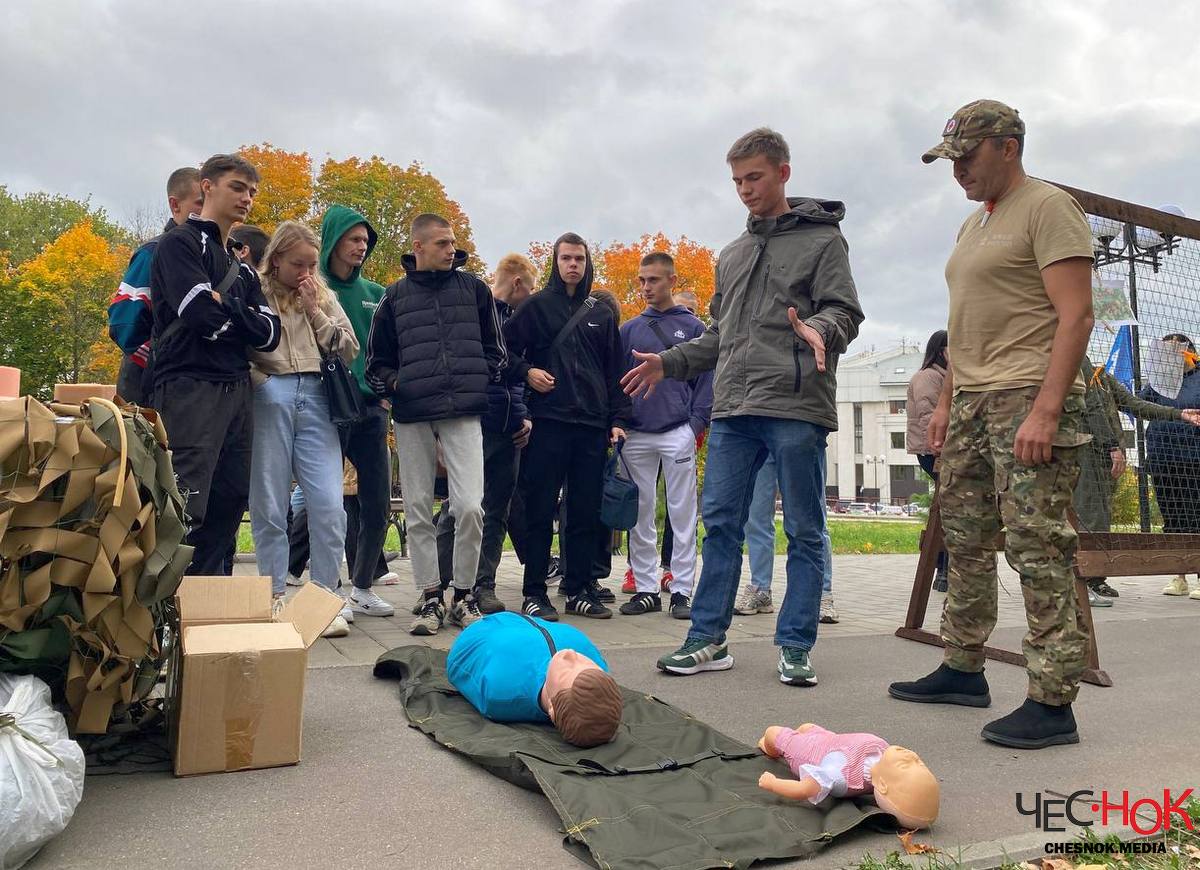 Митинг патриотический сквер первая помощь 2