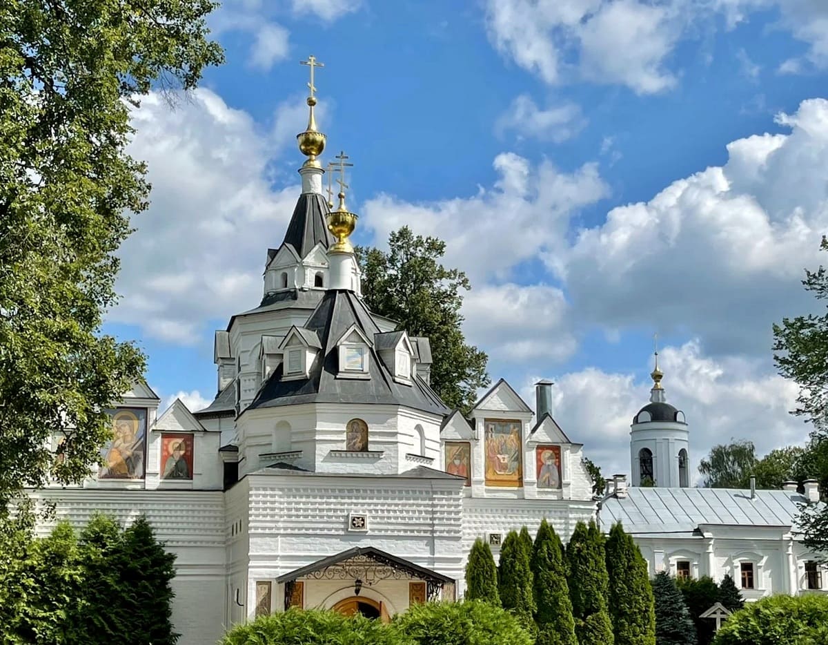 Не укради. Владимирский монастырь обвиняют в нарушении Божией заповеди