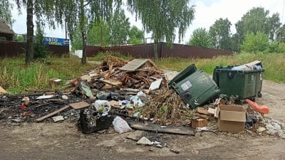 «Хартия» и мэрия Лакинска не взяли ответственность за завалы мусора