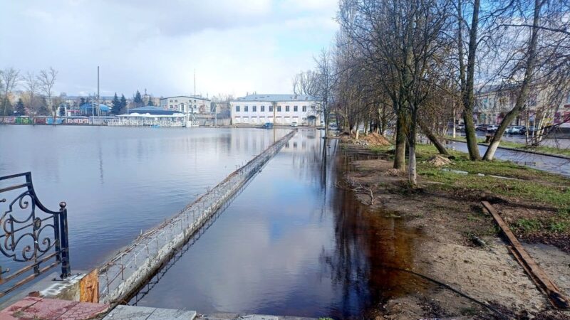 В Гусь-Хрустальном размыло недостроенную набережную