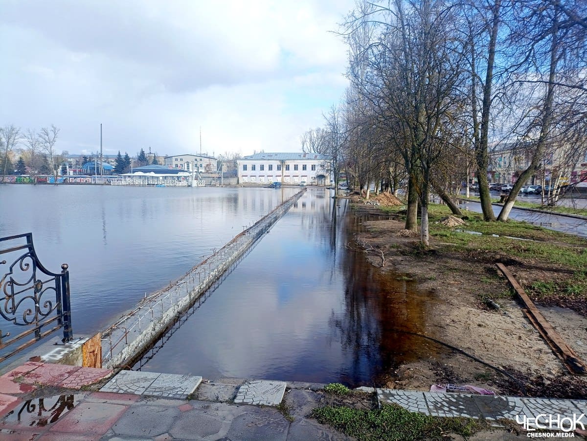 В Гусь-Хрустальном размыло недостроенную набережную