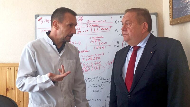 Минздрав уволил пошедшего на выборы главврача госпиталя