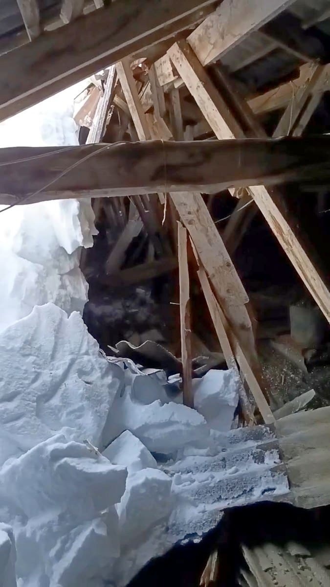 Обрушение крыши Раздолье 2