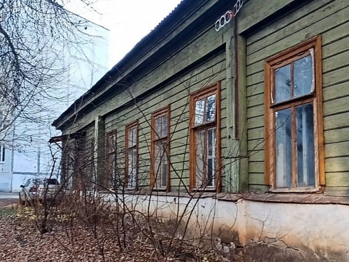Выставленное на торги столетнее здание в военном городке подорожало на 7 млн