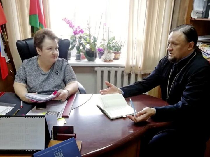 Продавшую пруд чиновницу отправили под домашний арест